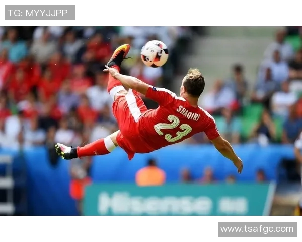 足球场上的传奇人物会帽子戏法的明星球员们的辉煌瞬间